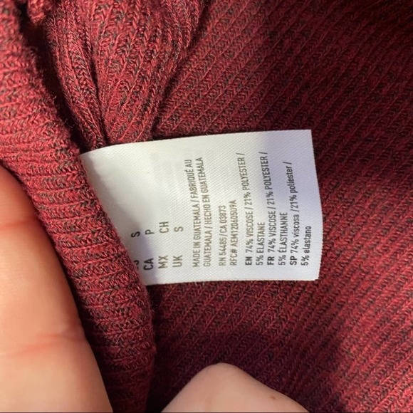 American Eagle Maroon Top Small - Picture 4 of 5